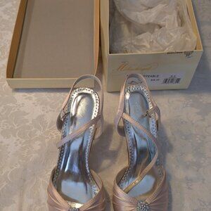 Michaelangelo Eclaire Blush Satin 3-in. Open ToeHeels w/ Rhinestone Detail Sz. 8